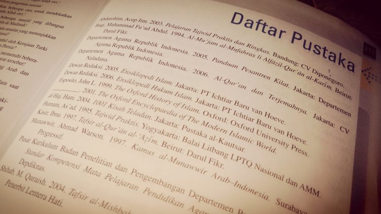 contoh daftar pustaka makalah